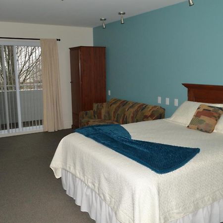 Auberge La Courtepointe Petite-Riviere-Saint-Francois Exterior photo