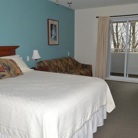 Auberge La Courtepointe Petite-Riviere-Saint-Francois Exterior photo